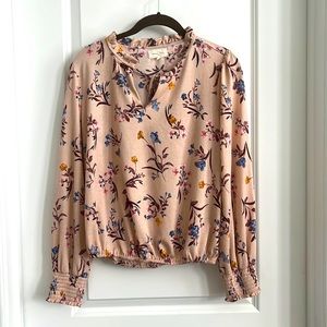 Floral top in Beige.